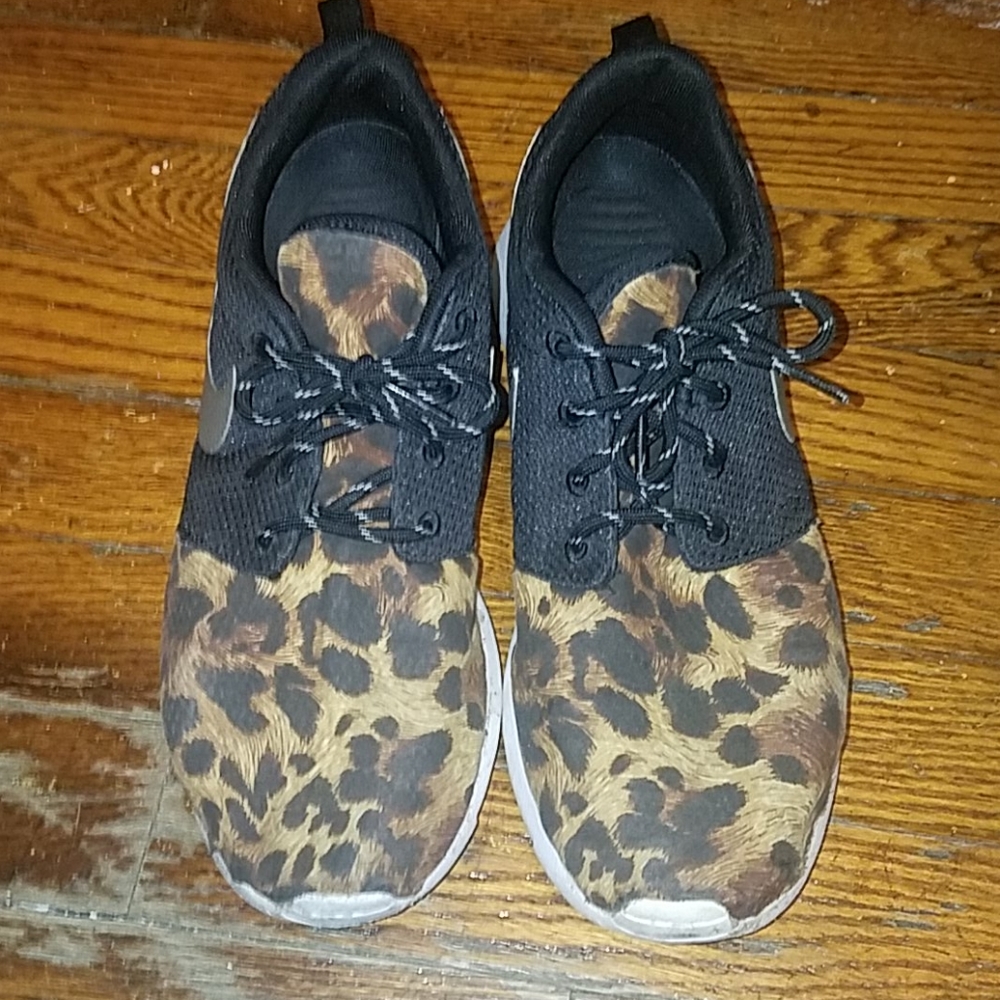 Roshes with leopard print